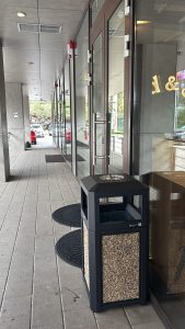 Coș de gunoi urban cu scrumieră SMASH LM, multicolor, anti-vandalism, 150L - imagine 27