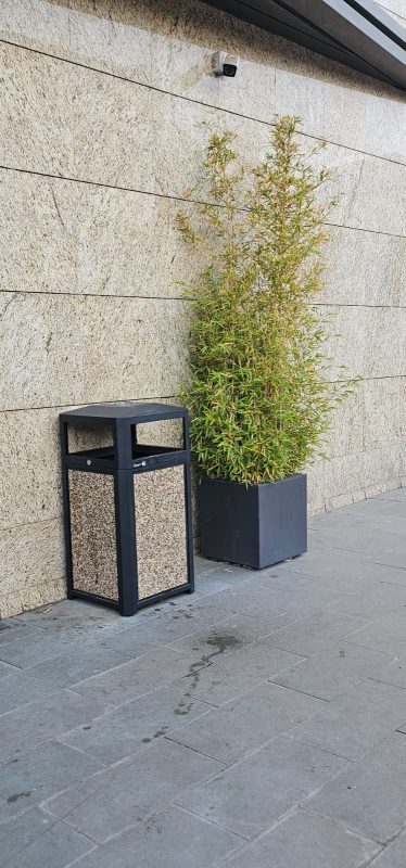 Coș de gunoi urban cu scrumieră SMASH LM, multicolor, anti-vandalism, 150L - imagine 22