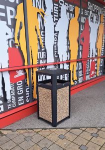 Coș de gunoi urban cu scrumieră SMASH LM, multicolor, anti-vandalism, 150L - imagine 17