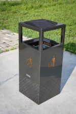 Coș de gunoi cu scrumieră BRAVIO 123, gri carbon, anti-vandalism, 80L - imagine 5