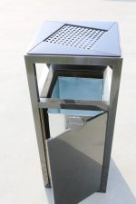 Coș de gunoi cu scrumieră BRAVIO 123, gri carbon, anti-vandalism, 80L - imagine 10
